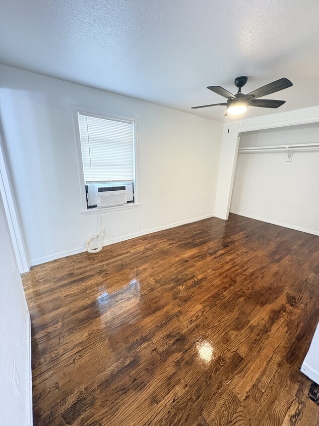 Building Photo - 704 Baylor St