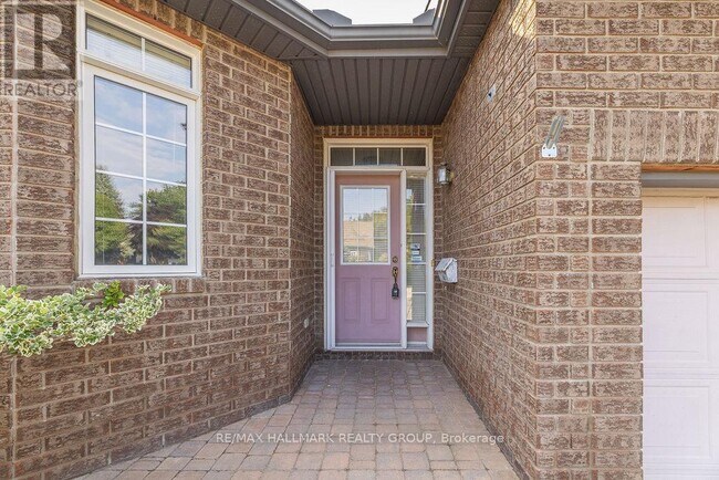 Building Photo - 104 Bartlett Private