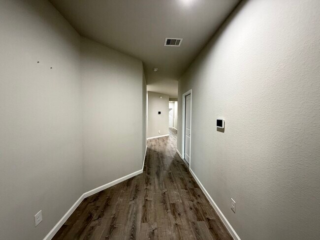 Foto del edificio - 6118 Yesenia St
