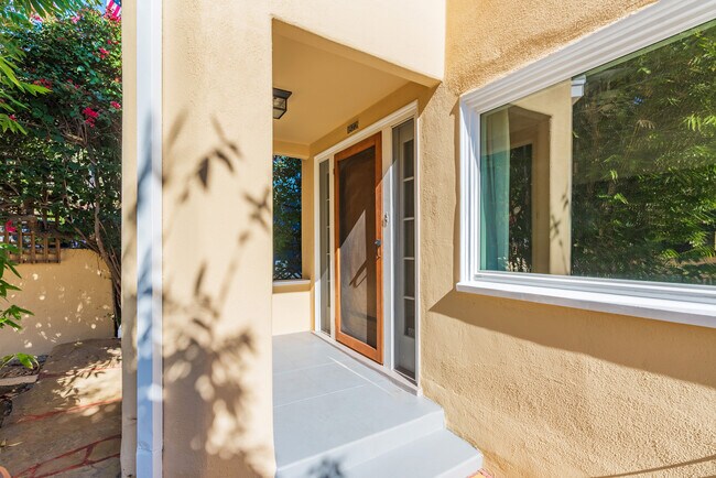 Front Porch - 1922 N Normandie Ave