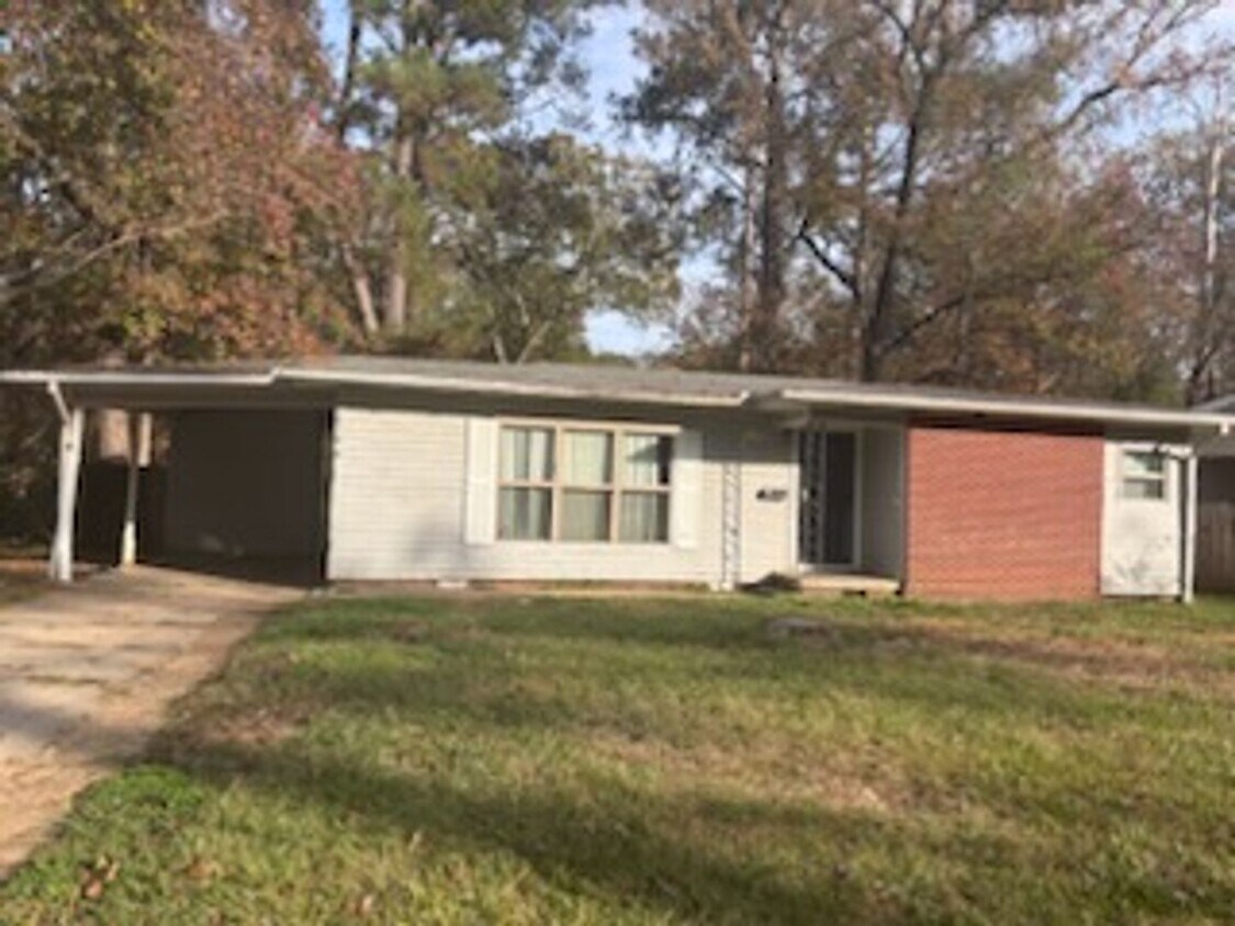 Foto principal - 3078 Oak Forest Dr