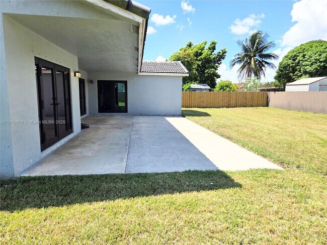 Foto del edificio - 22056 SW 128th Ct