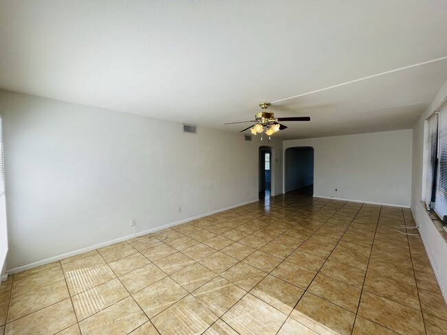 Building Photo - Charming 2 Bed, 2 Bath Apartment in Bonita...