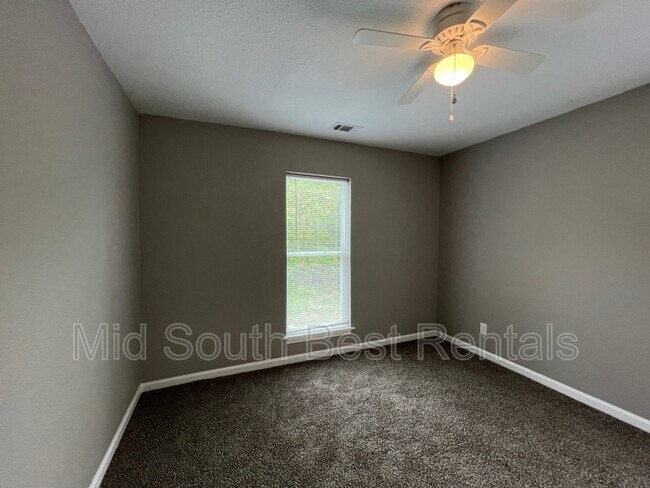 Building Photo - 2428 Vollintine Ave