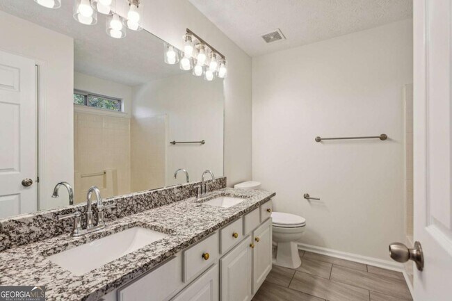 Foto del edificio - 300 Carrington Way