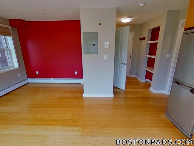 Building Photo - 461 Park Dr