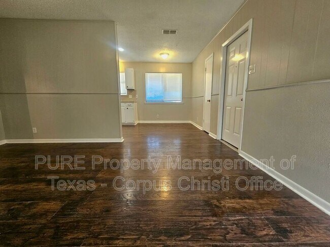 Building Photo - 1710 Sun Beam Dr