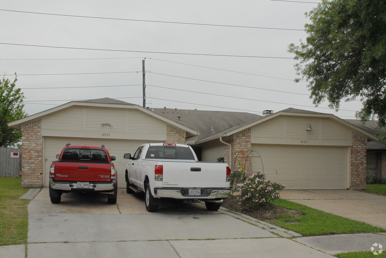 Primary Photo - 10123 Inwood Hollow Ln