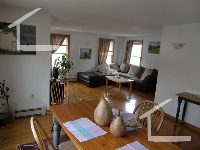 Building Photo - Brighton Bright & Spacious 3 Bed with Skyl...