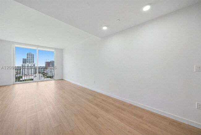 Building Photo - 2000 Biscayne Blvd