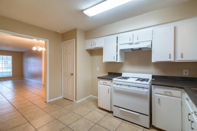 Foto del edificio - 1104 W Tri Oaks Ln