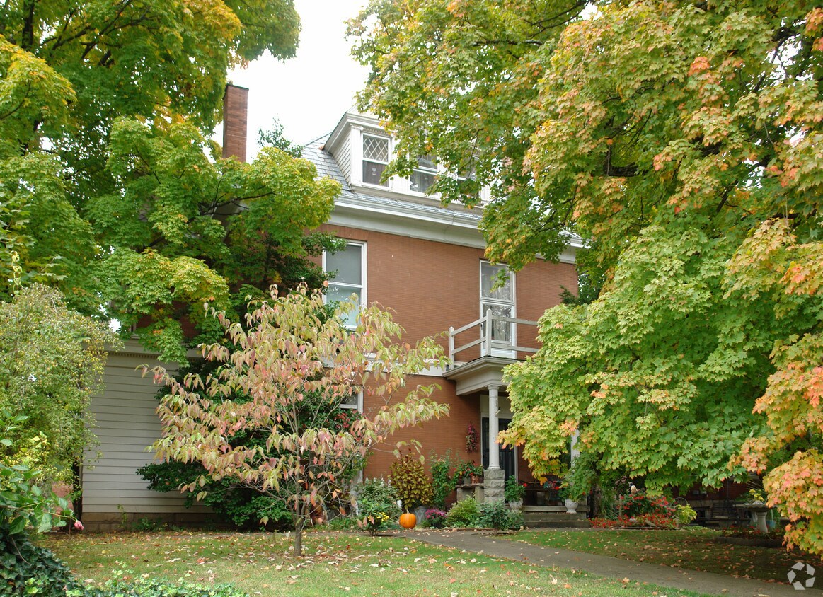 Primary Photo - 1408 Virginia St E