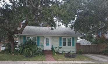 Building Photo - 410 N Oleander Ave