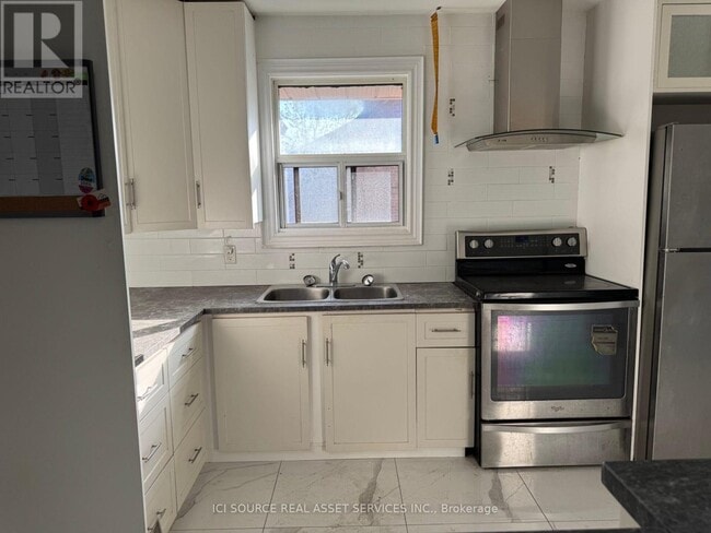 Building Photo - 90 Flamborough Dr