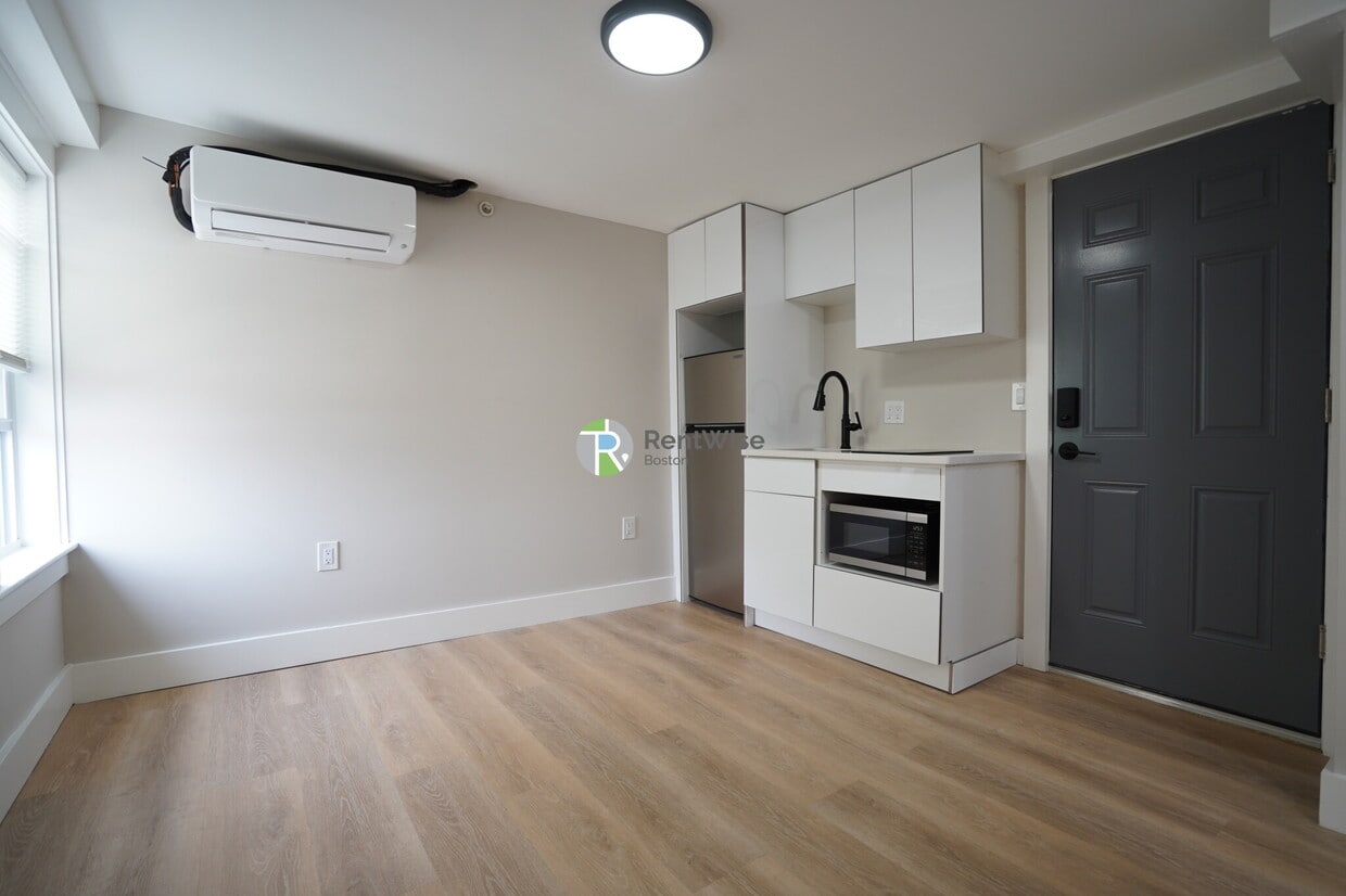 Building Photo - 142 Dorchester St