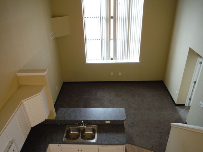 Interior Photo - district425