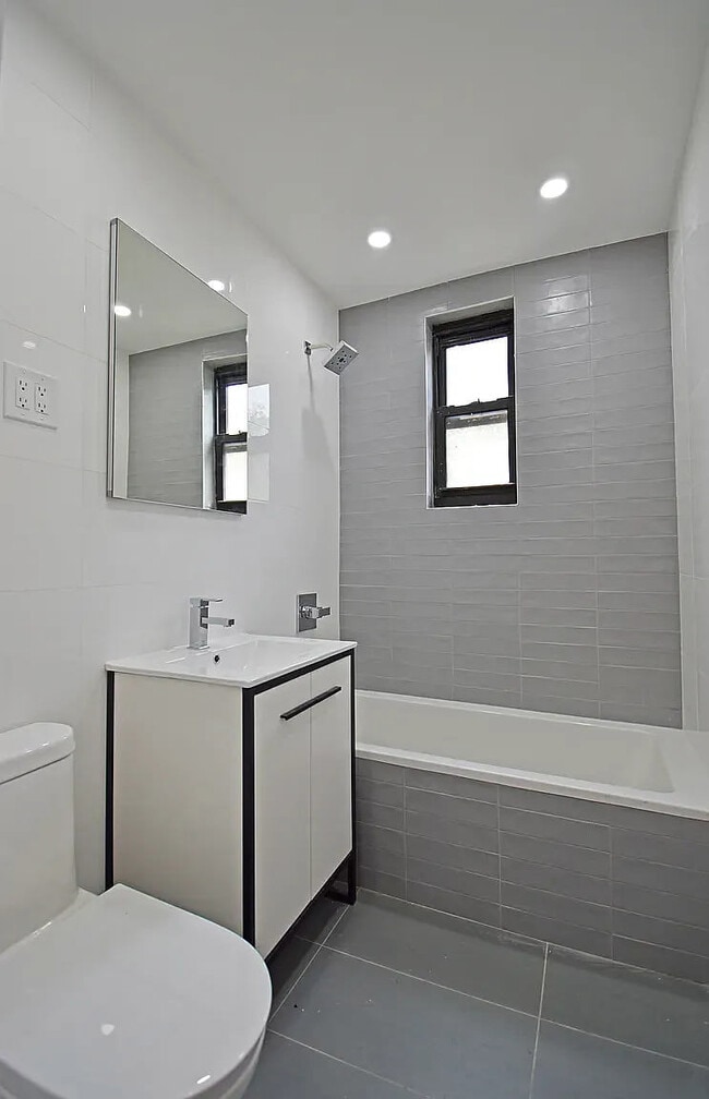 Building Photo - 52-18 39th Ave