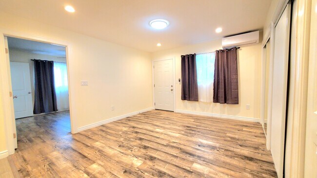Foto del edificio - 8326 Sheffield Rd