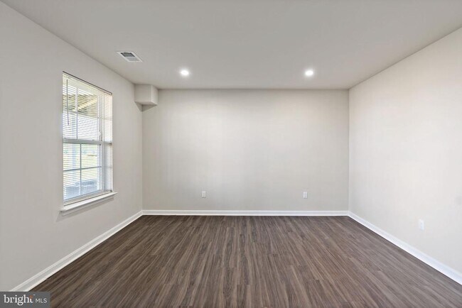 Building Photo - 22 Winterplace Dr