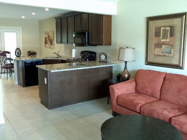 Foto del edificio - 9010 Holmes Ln