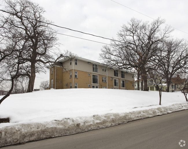 Oakland Historic District Apartments under 900 Des Moines, IA 5