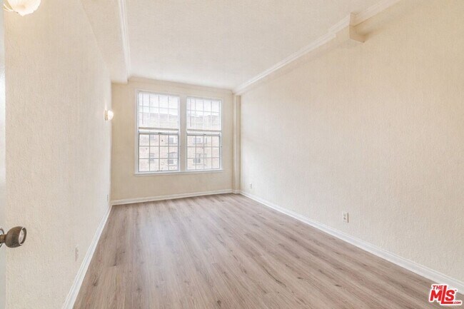 Foto del edificio - 5640 Franklin Ave