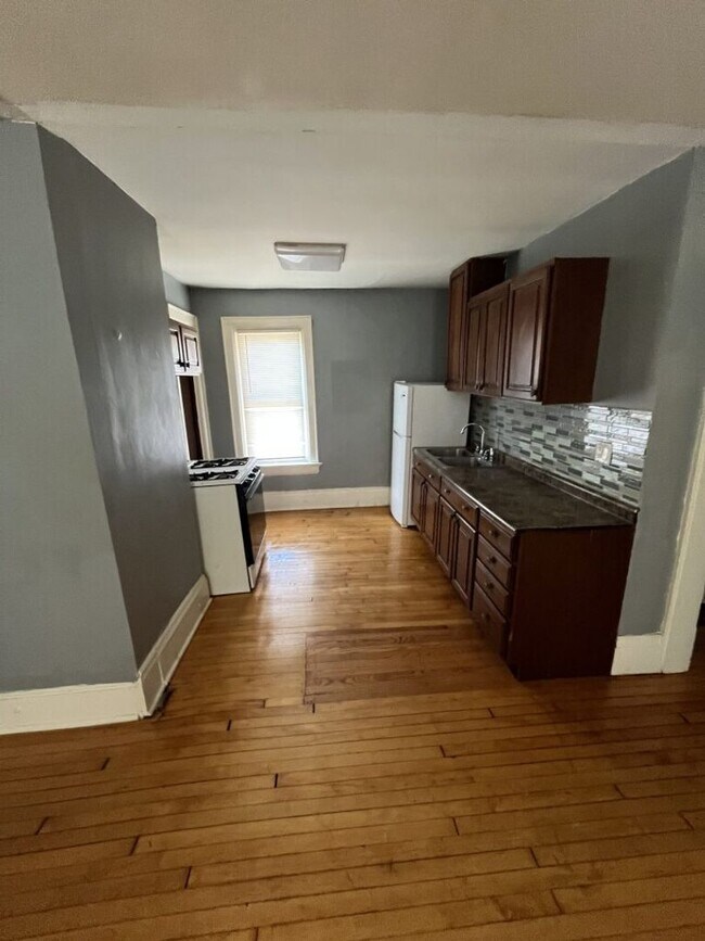 Foto del edificio - Bright 2 Bed / 1 Bath off Brady St | Free Laundry & Pet-Friendly
