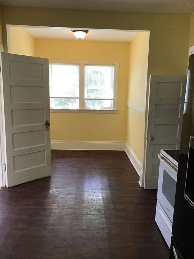 Building Photo - 2/2 Near Canal - NSB Available Now!