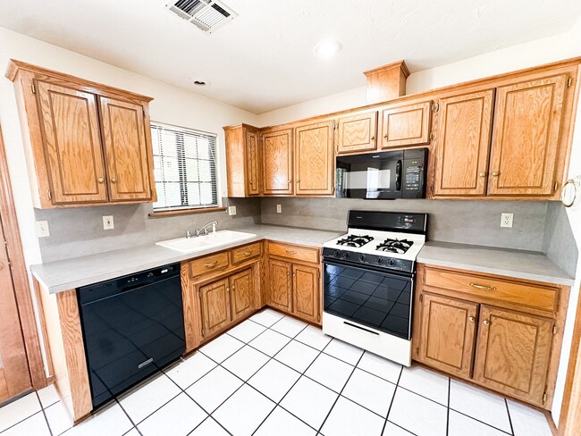 Photo - Spacious 2 Bed Home with Covered Patio, Garage & Prime Location Near OCCC