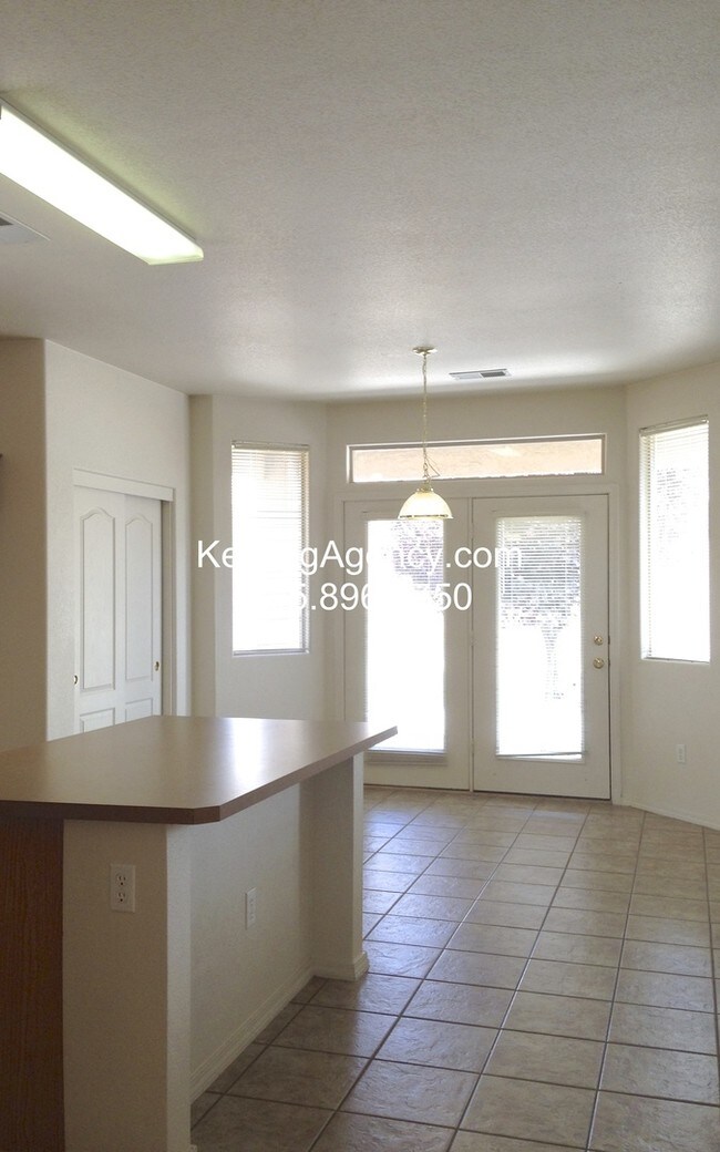 Building Photo - 3BR w/Loft - 3 Car Garage - Cabezon