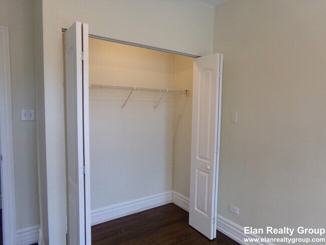 Foto del edificio - 3819 N Greenview Ave
