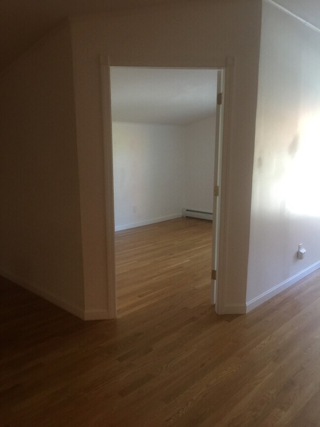 fully furnished full bedroom - 175 Dillingham Hill Rd