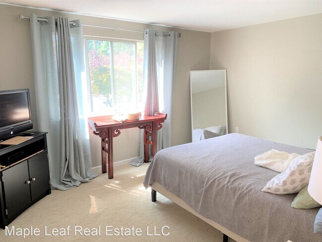 Foto del edificio - 5 br, 3 bath House - 801 NE 125th St.