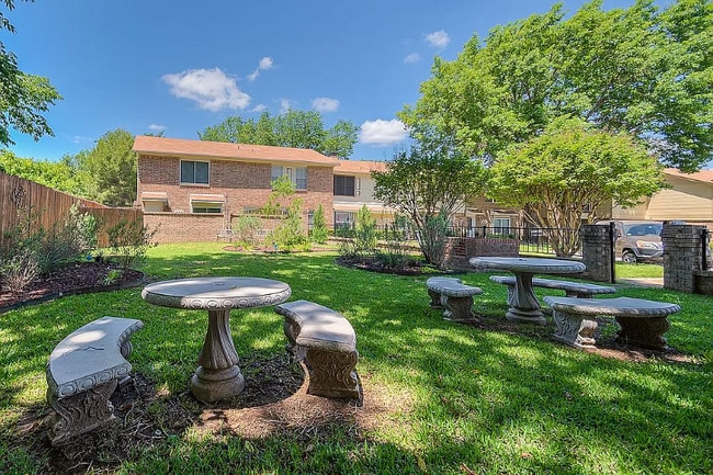 Foto del edificio - 520 Pecan Acres Ct