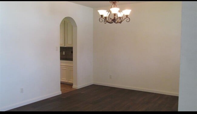 Building Photo - 803 Lazy Springs Ln
