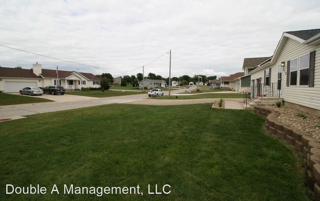 Building Photo - 4 br, 3 bath House - 215 Greenbush Dr.