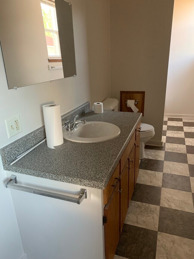 Bathroom - 420 Vine St
