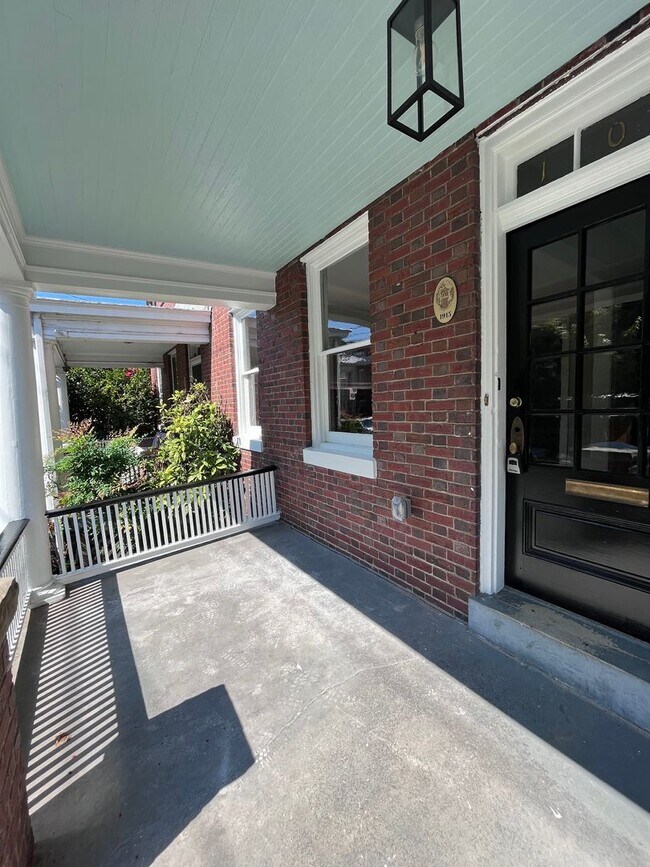 Foto del edificio - Beautiful Newly Renovated 4 Bedroom Home i...