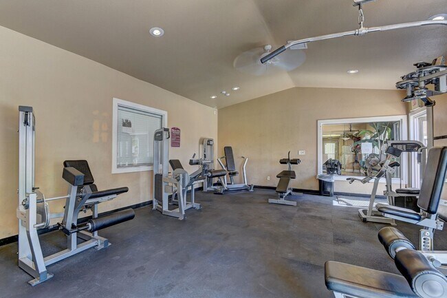Building Photo - Beautiful condo at a great price!