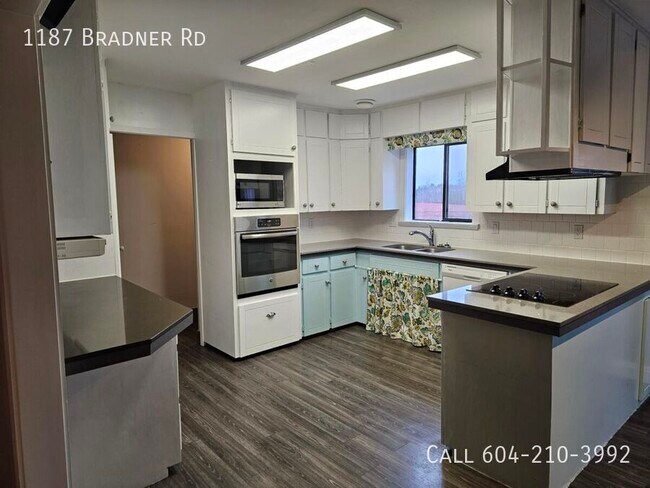 Photo du bâtiment - Gorgeous 3 Bedroom Home on Acreage in Bradner!