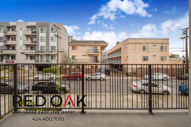 Building Photo - 1 Month Free Move-in Special! Stunning and...