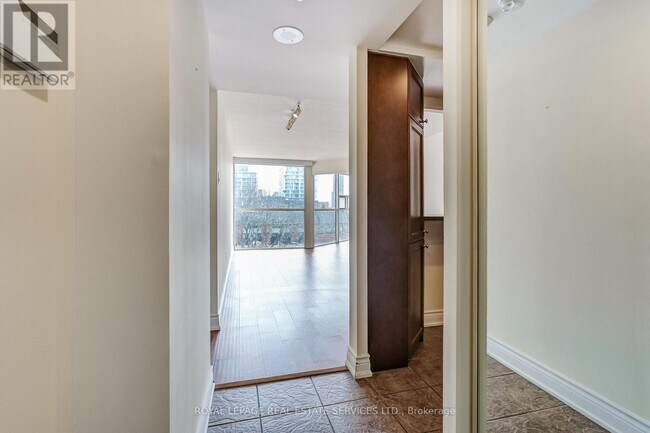 Building Photo - 705 King St W