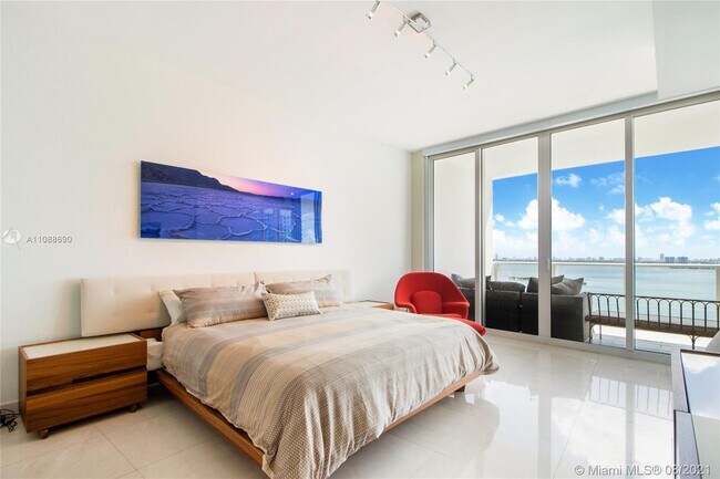 Building Photo - 2020 N Bayshore Dr