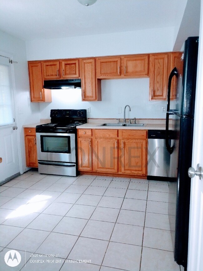 Foto del edificio - Two Story Home with Huge Backyard!