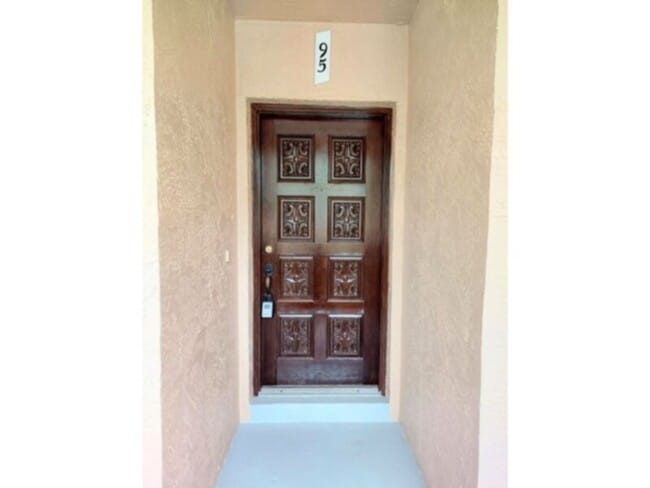 Building Photo - Renovated Intracoastal Front Condo Availab...