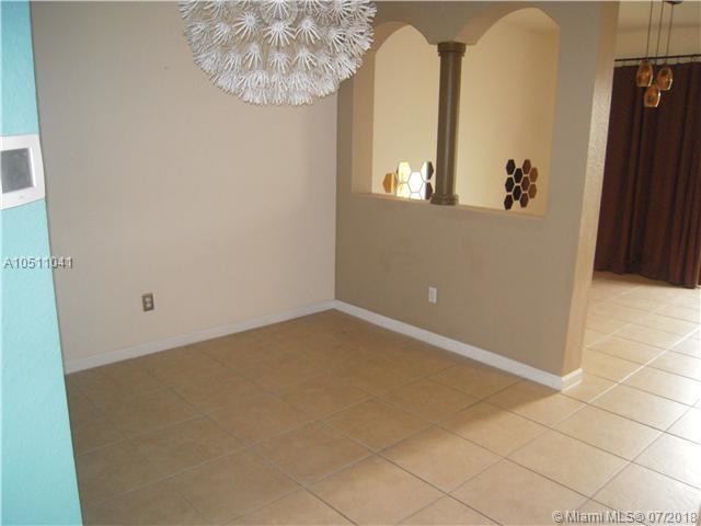 Building Photo - 471 NE 21st Ave