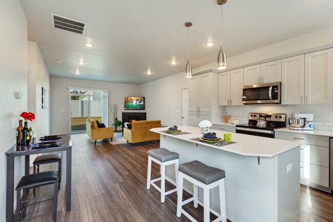 Building Photo - 1330 Mordyl Loop