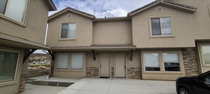 Building Photo - 920 S 25 E