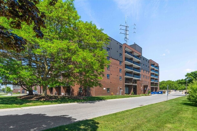 Building Photo - Place Tecumseh Apartments