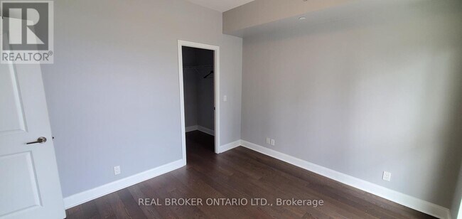 Photo du bâtiment - 33 Shore Breeze Dr